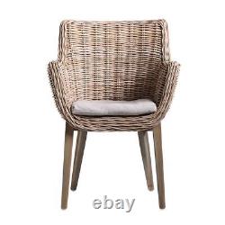 Chaise Kube en rotin avec coussin gris et pieds en bois naturel