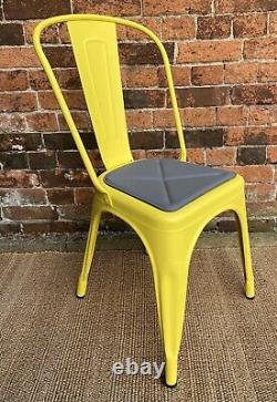 Chaise Tolix A en acier métallique jaune + coussin gris, pour intérieur et extérieur