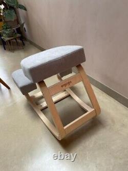 Chaise ergonomique à genoux grise