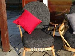 Coussins Et Couvertures Seulement. Chaise Ercol 203. Charbon De Bois Gris Stitch Camira Fl768