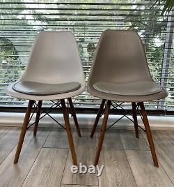 Ensemble de 4 chaises rétro inspirées par le designer Eiffel
