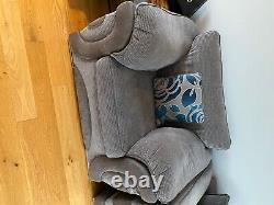 Grand Coussins Gris Et Bleu À L'angle De La Main Gauche Avec Une Chaise Correspondante Sofaworks
