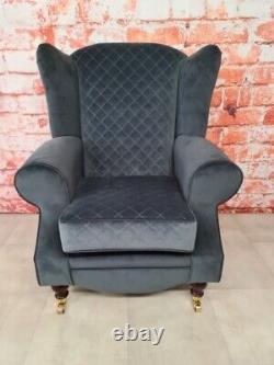 Wing Back Queen Anne Chair Grey Quilted Aire Assise Avec Tissu Lisse Gris Clair